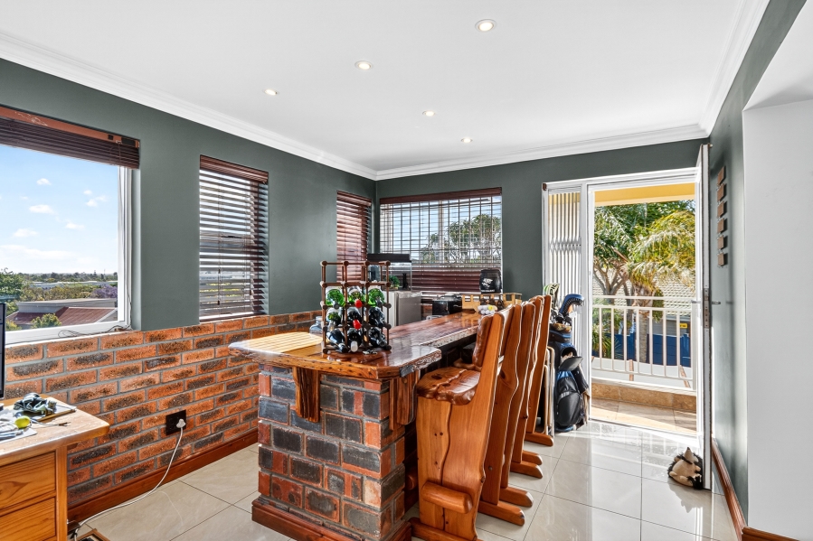 6 Bedroom Property for Sale in Olive Grove Western Cape